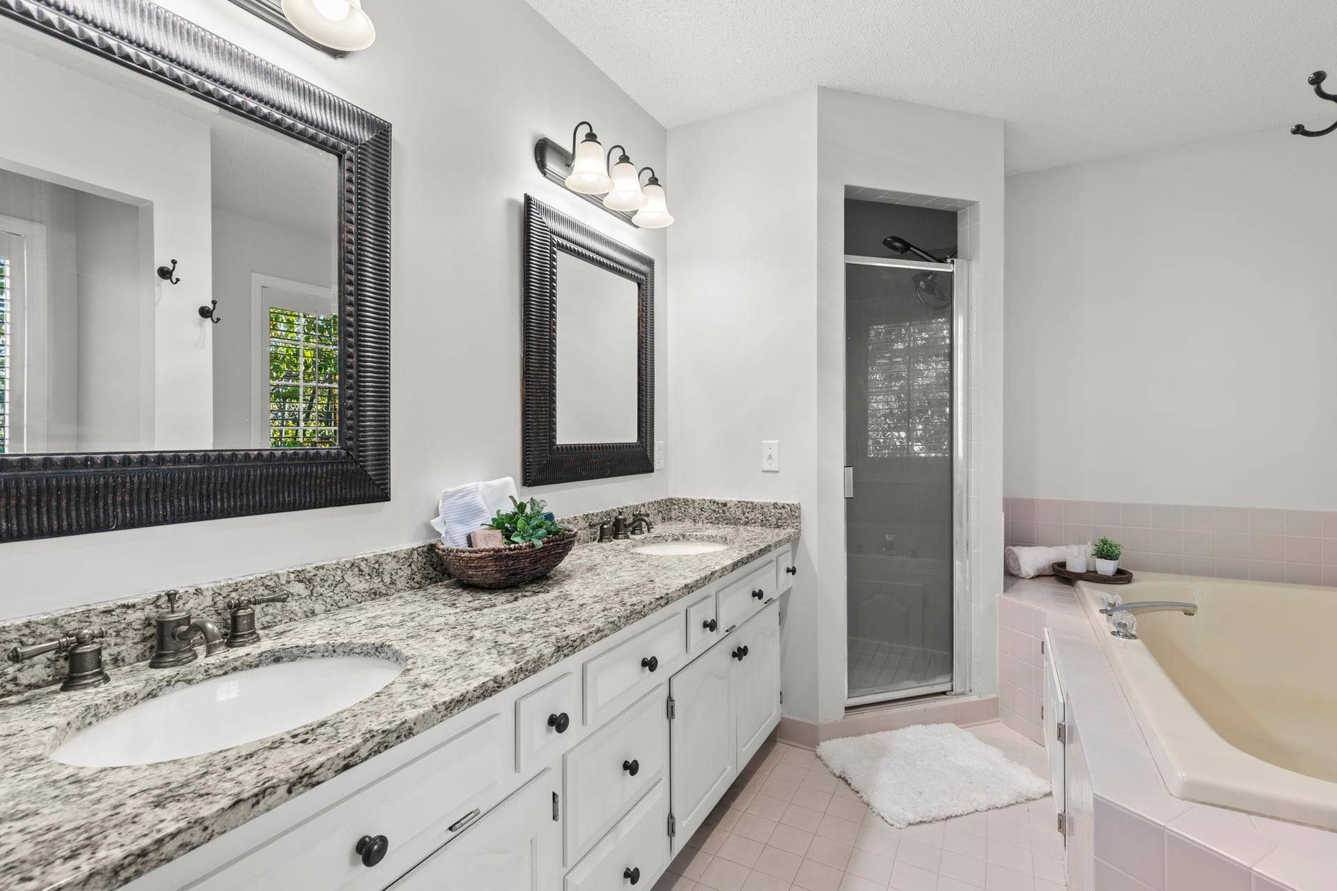 3563 Rae Lane, Woodbury, MN 55125 Dual sinks in primary suite bathroom