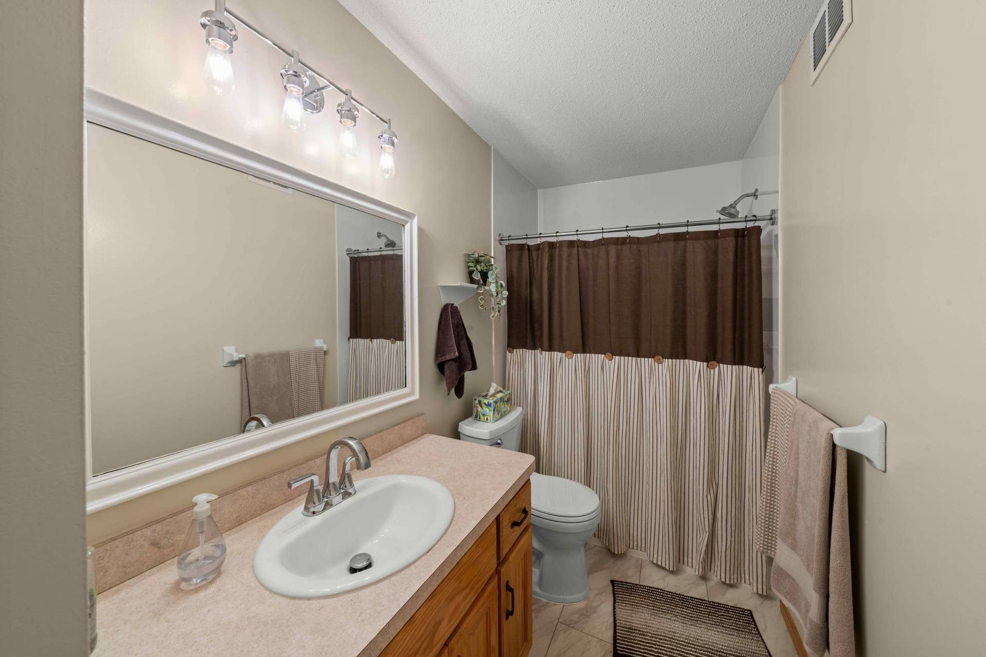 4919 132nd Way N, Hugo, MN 55038 Upstairs bathroom.jpg