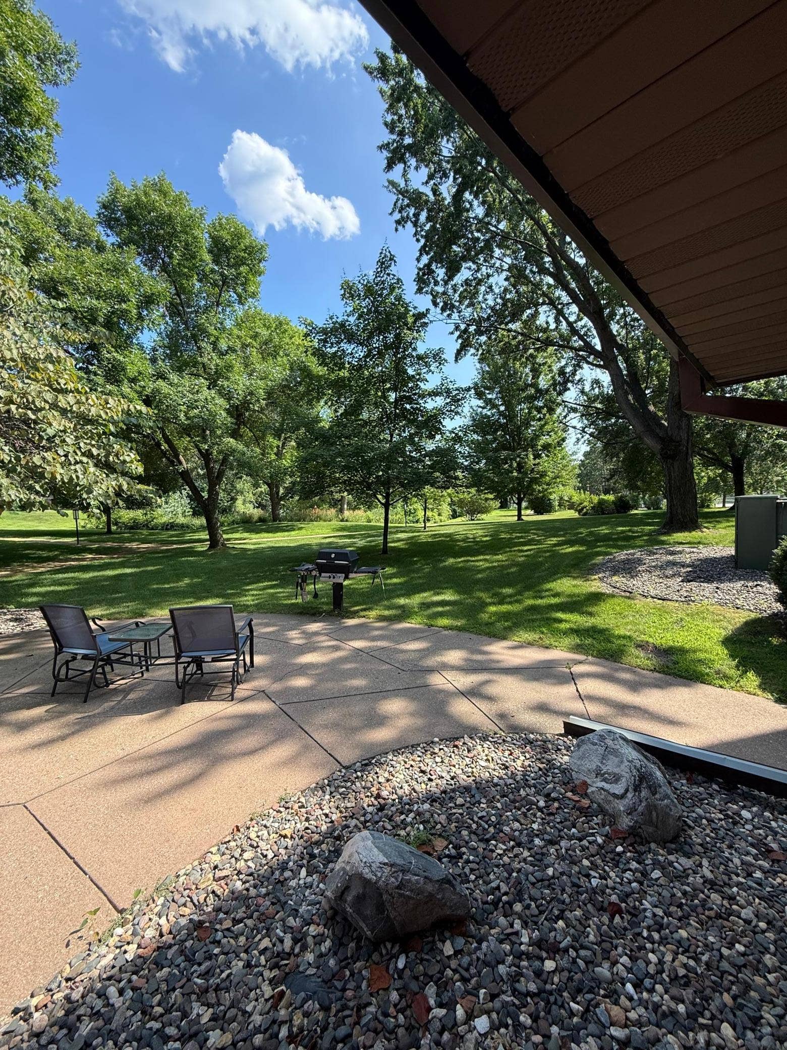 9600 Portland Avenue S, #317, Bloomington, MN 55420 The grounds are beautiful at the complex! Imagine a beautiful sunny day, glass of lemonade and a great book out on this nice patio!