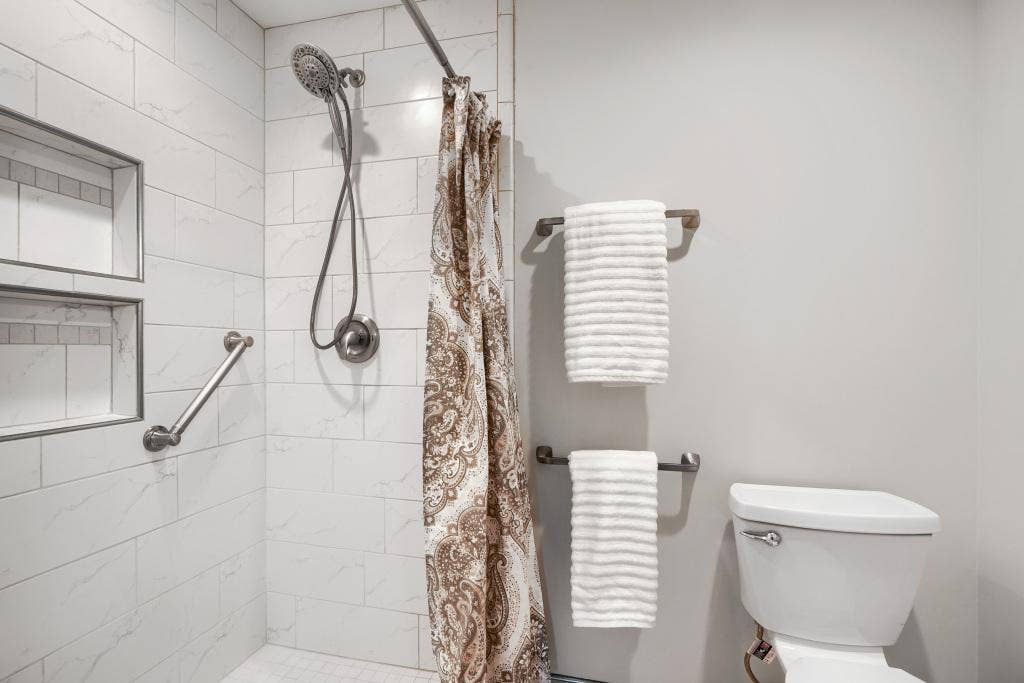 9600 Portland Avenue S, #317, Bloomington, MN 55420 Updated bath with gorgeous tile work...