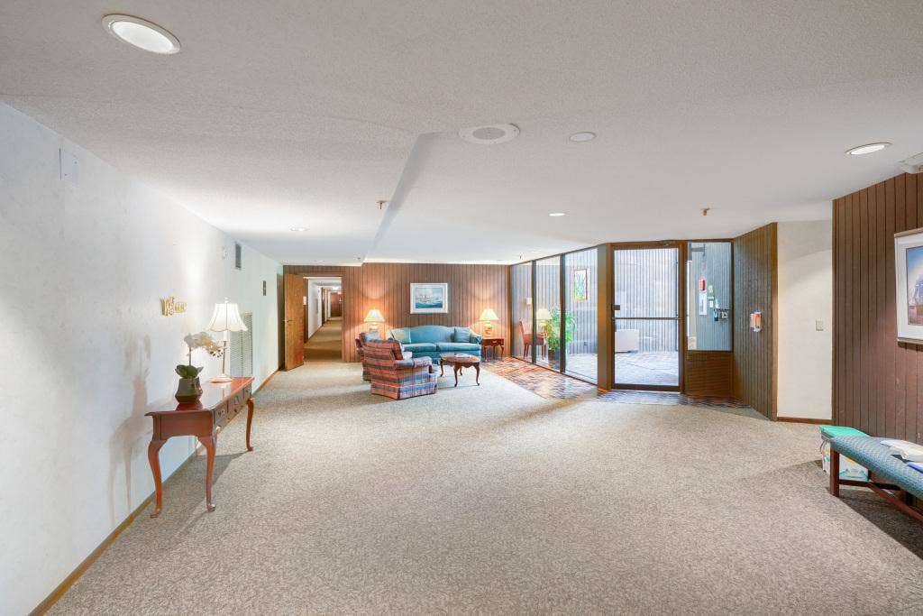 9600 Portland Avenue S, #317, Bloomington, MN 55420 Welcoming entry to 9600 Portland. Secured building, separate mail room and easy access to the elevator.