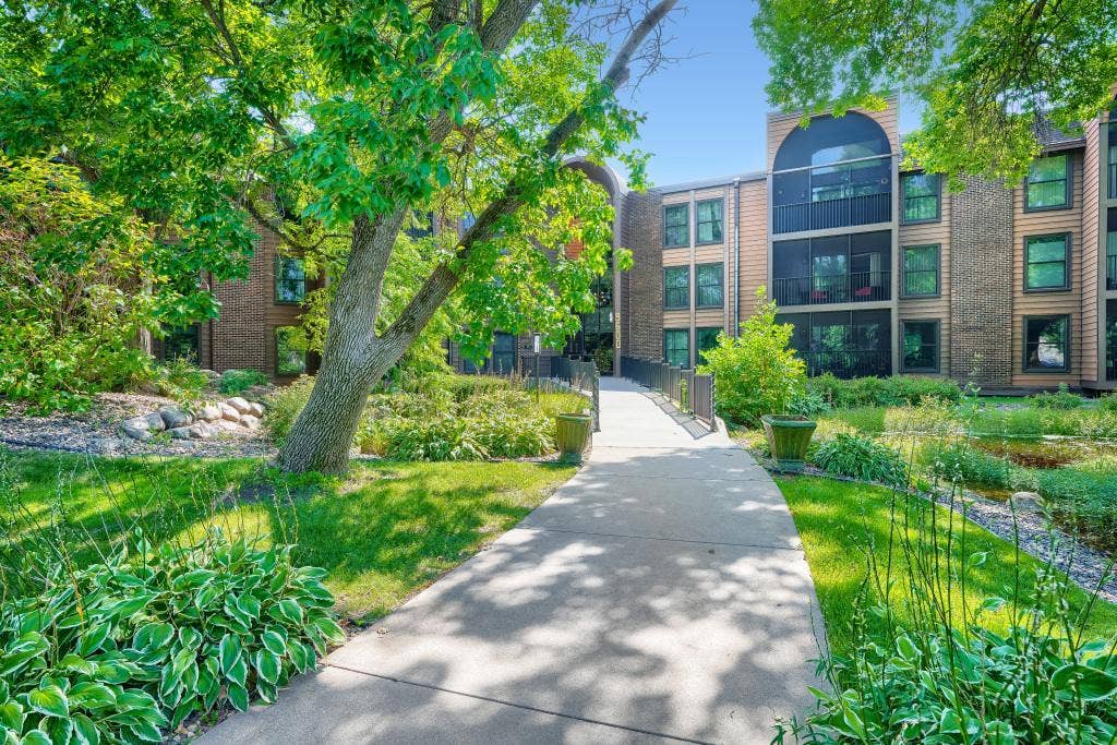 9600 Portland Avenue S, #317, Bloomington, MN 55420 Welcome to 9600 Portland Ave S #317 - lovely grounds, welcoming entry into this 3 story condo building in prime Bloomington location.