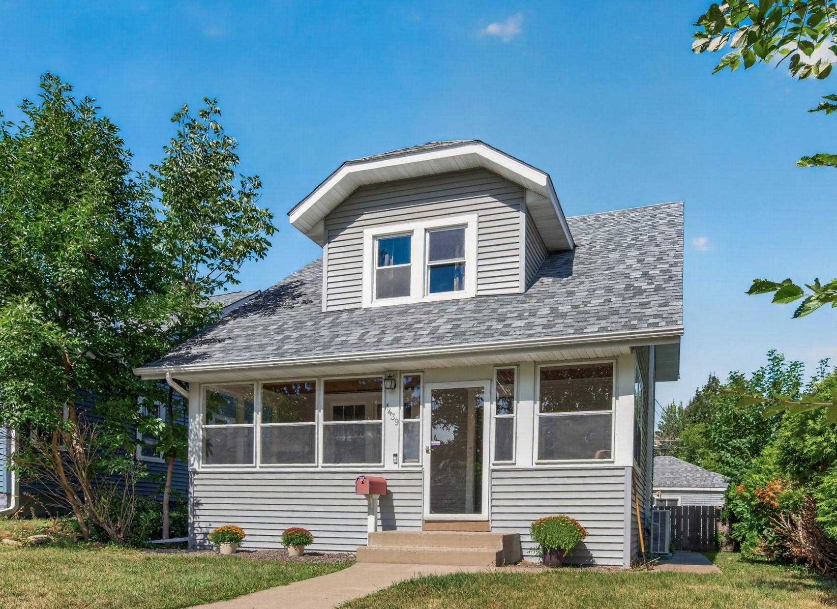 1439 Stanford Avenue, 95, Saint Paul, MN 55105 Welcome to 1439 Stanford!
