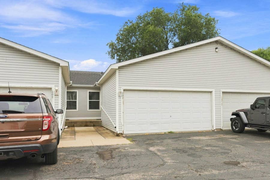 Property photo for 207 Shawnee Trail, Shakopee, MN
