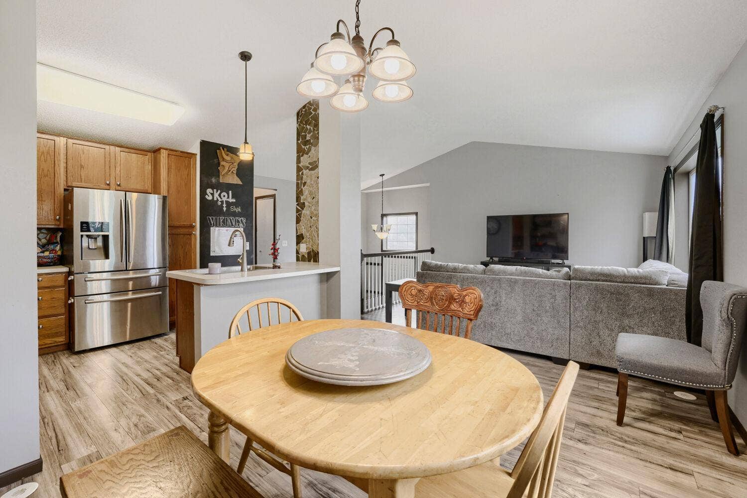 15663 Finch Avenue, Apple Valley, MN 55124 15663 Finch Avenue, Apple Valley, MN 55124