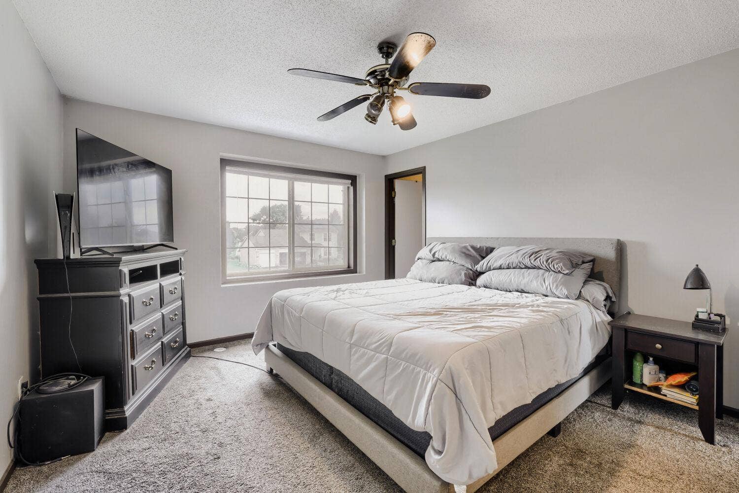 15663 Finch Avenue, Apple Valley, MN 55124 Main bedroom with walk-in closet.