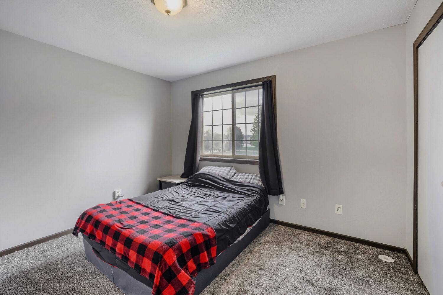 15663 Finch Avenue, Apple Valley, MN 55124 Second bedroom on the mainfloor.