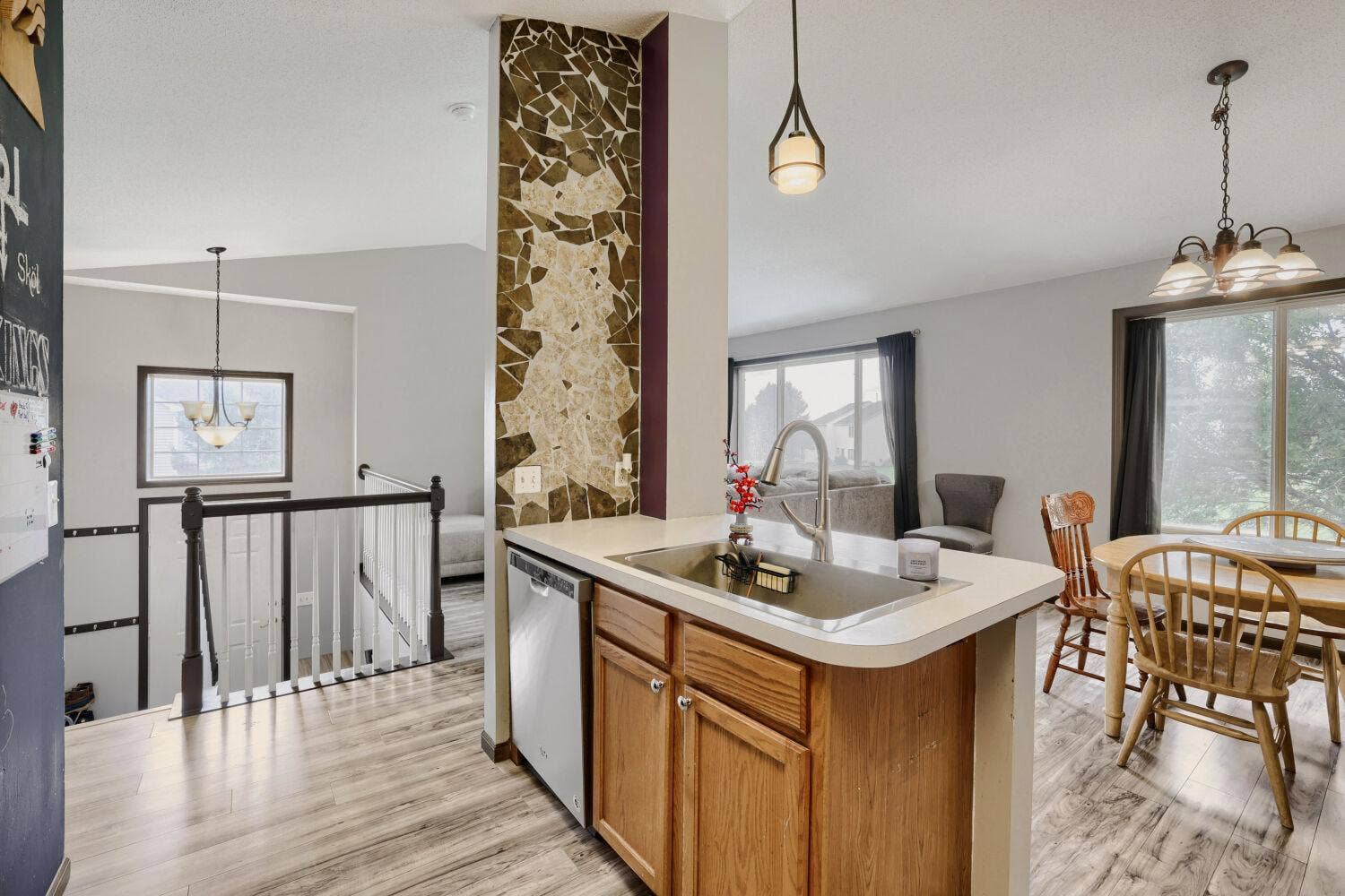 15663 Finch Avenue, Apple Valley, MN 55124 15663 Finch Avenue, Apple Valley, MN 55124