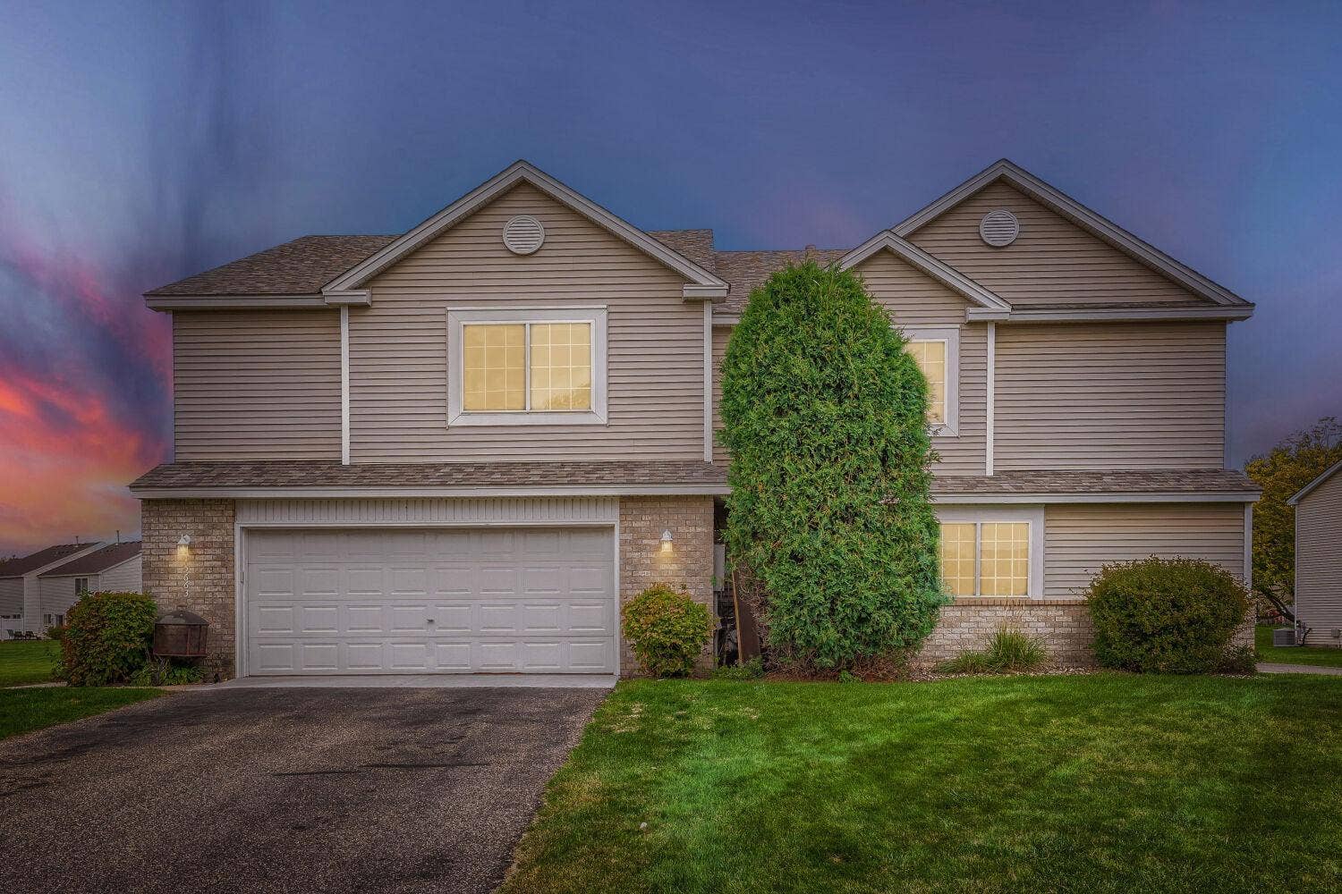 15663 Finch Avenue, Apple Valley, MN 55124 Welcome to 15663 Finch Ave!