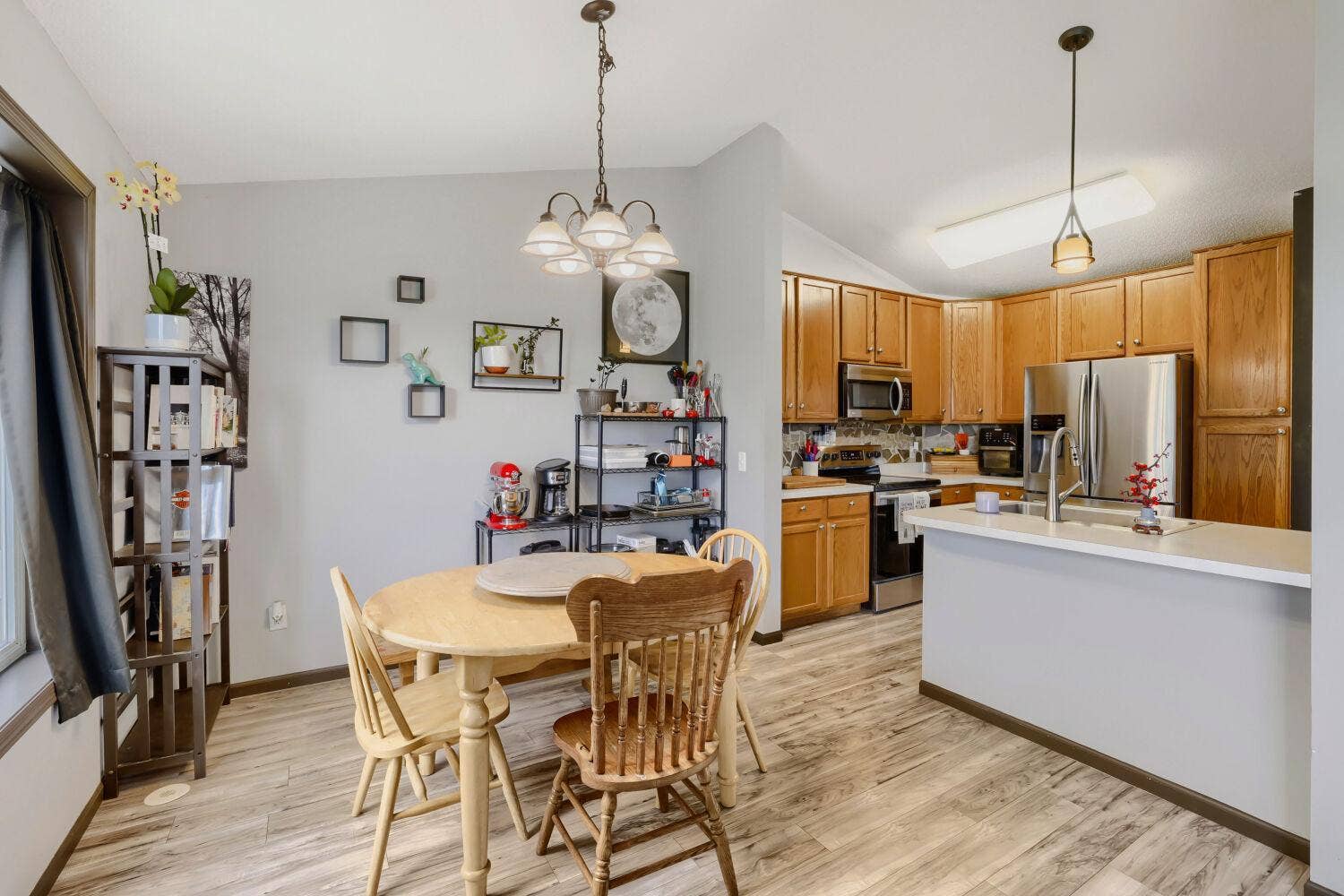 15663 Finch Avenue, Apple Valley, MN 55124 Dining area
