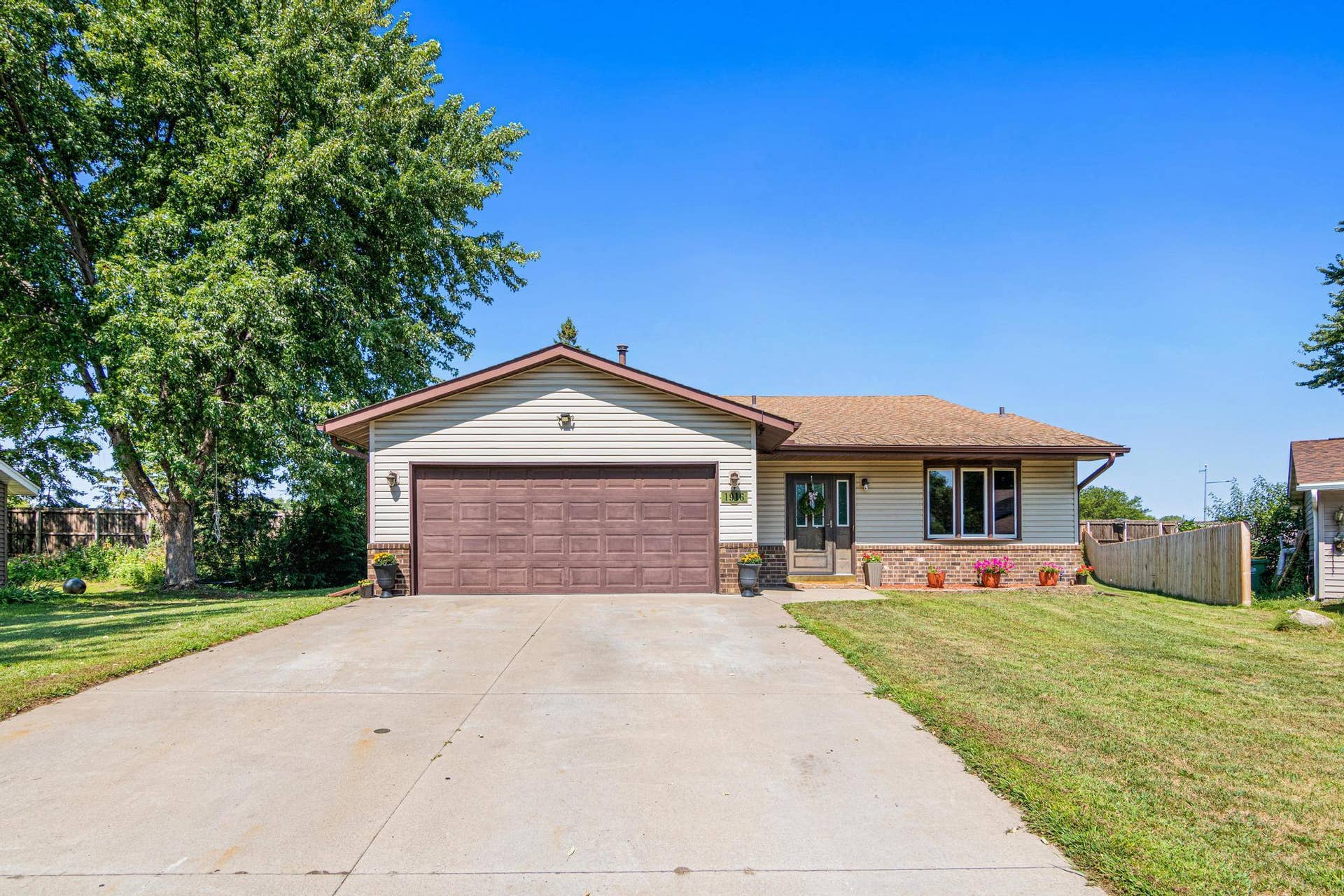 1916 84th Avenue N, Brooklyn Park, MN 55444 1916 84th Ave N-1.jpg