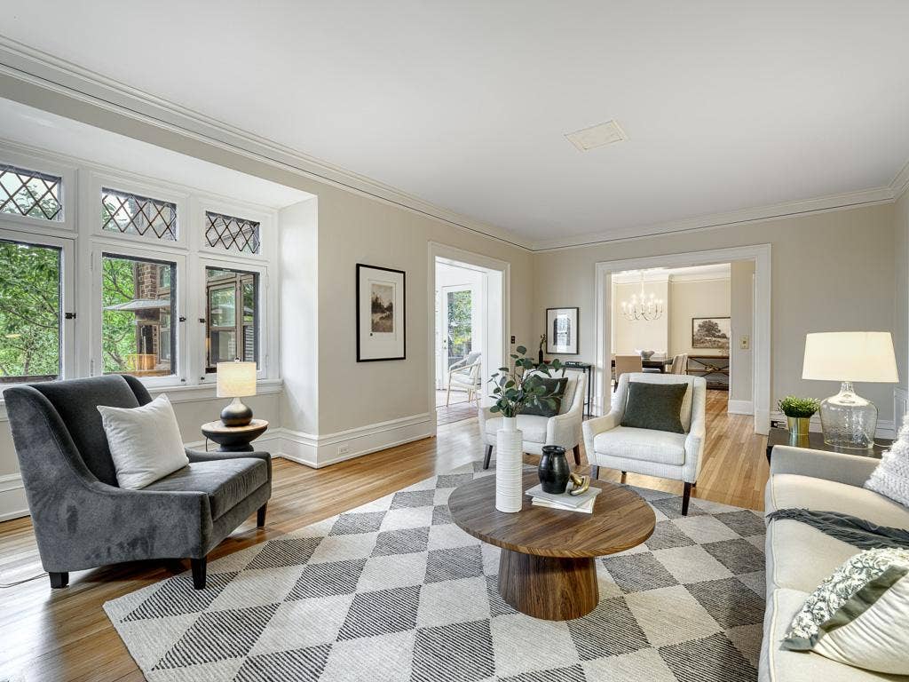 754 Linwood Avenue, 100, Saint Paul, MN 55105 13 - Family Room.jpg