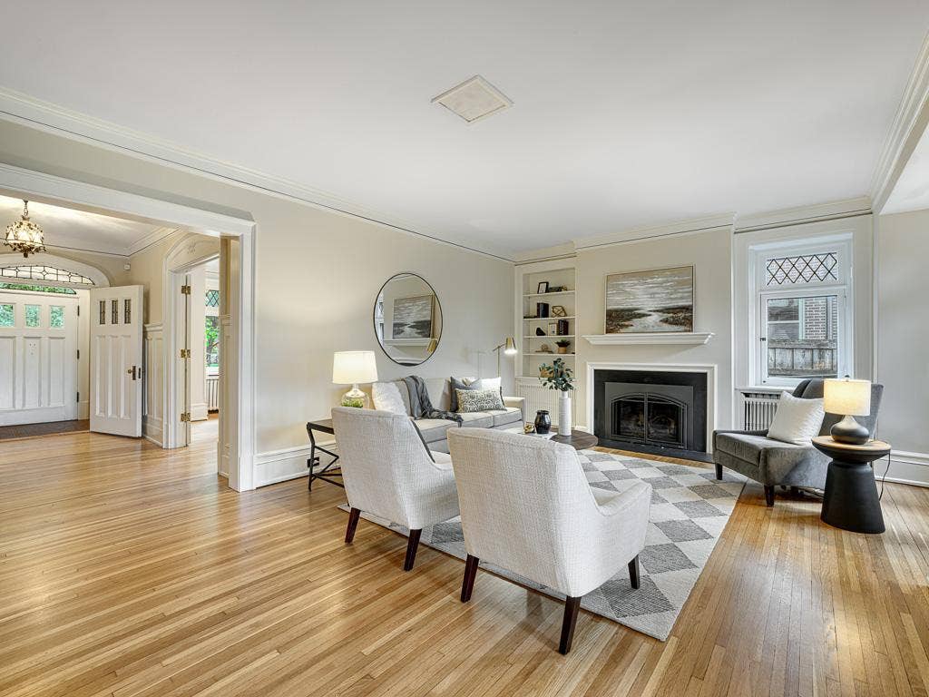 754 Linwood Avenue, 100, Saint Paul, MN 55105 12 - Family Room.jpg