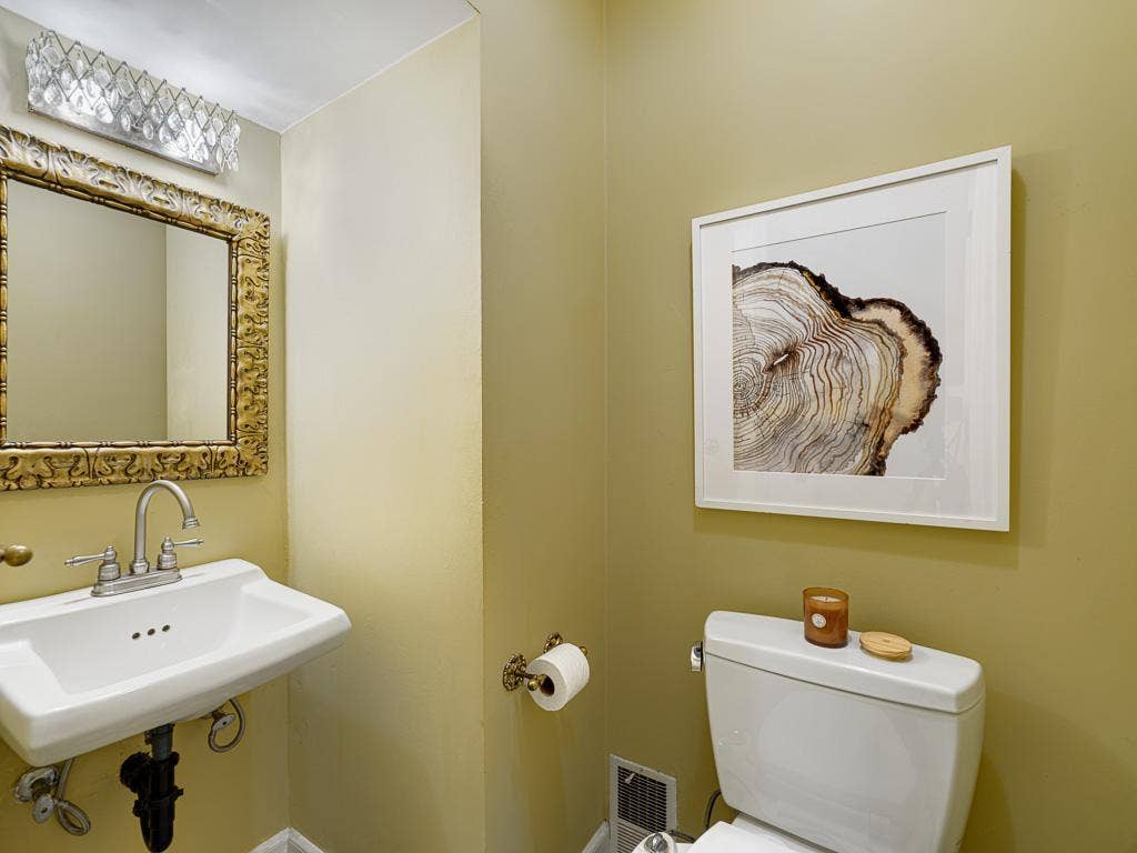 754 Linwood Avenue, 100, Saint Paul, MN 55105 21 - Powder Room.jpg