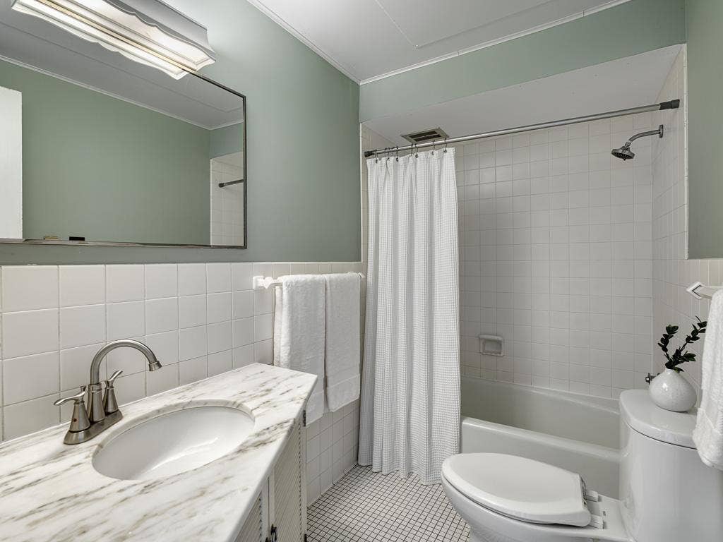 754 Linwood Avenue, 100, Saint Paul, MN 55105 28 - Primary Bathroom.jpg