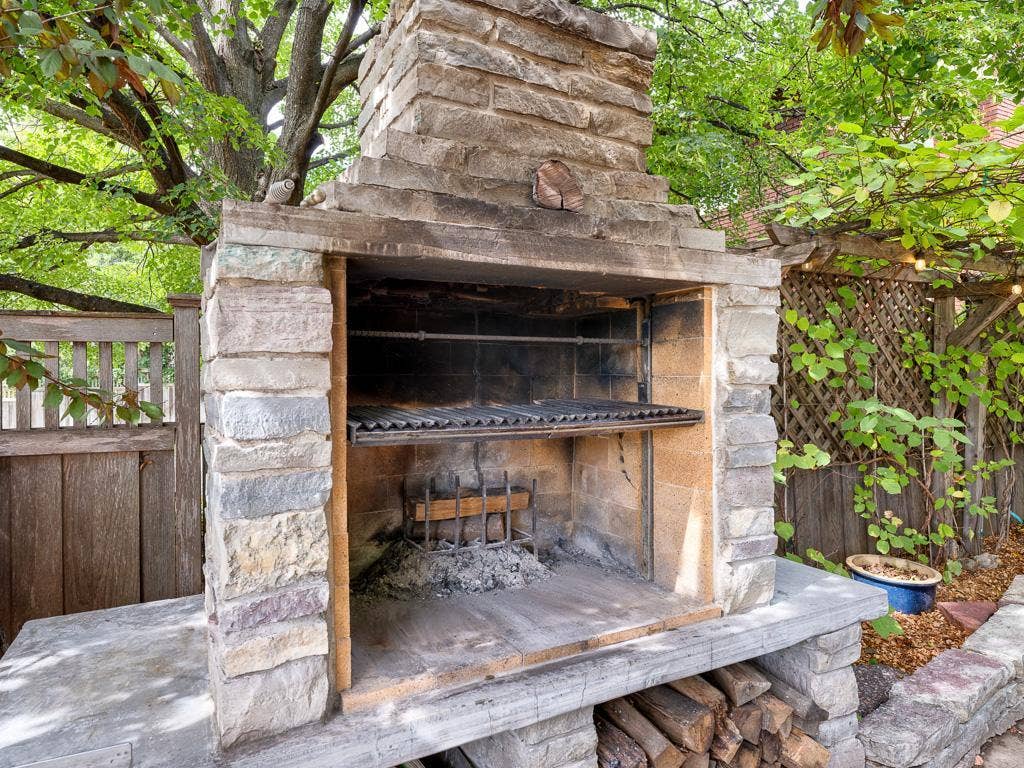 754 Linwood Avenue, 100, Saint Paul, MN 55105 7 - Patio.jpg