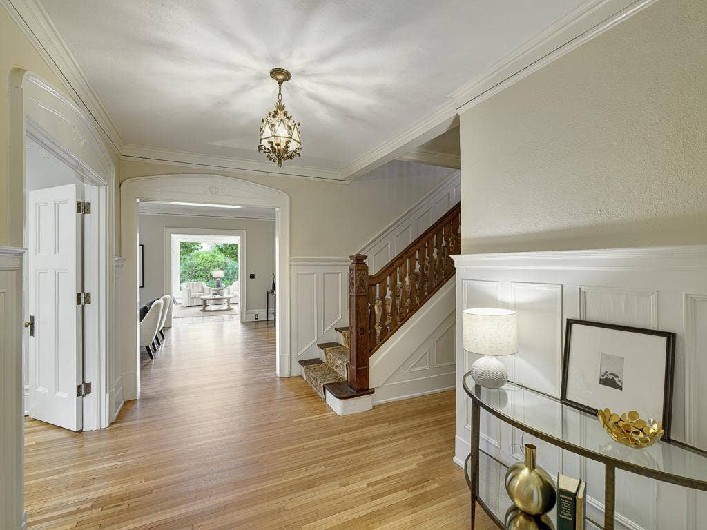 754 Linwood Avenue, 100, Saint Paul, MN 55105 5 - Foyer.jpg