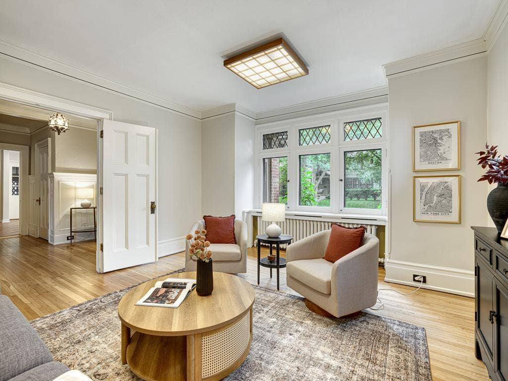 754 Linwood Avenue, 100, Saint Paul, MN 55105 10 - Living Room.jpg