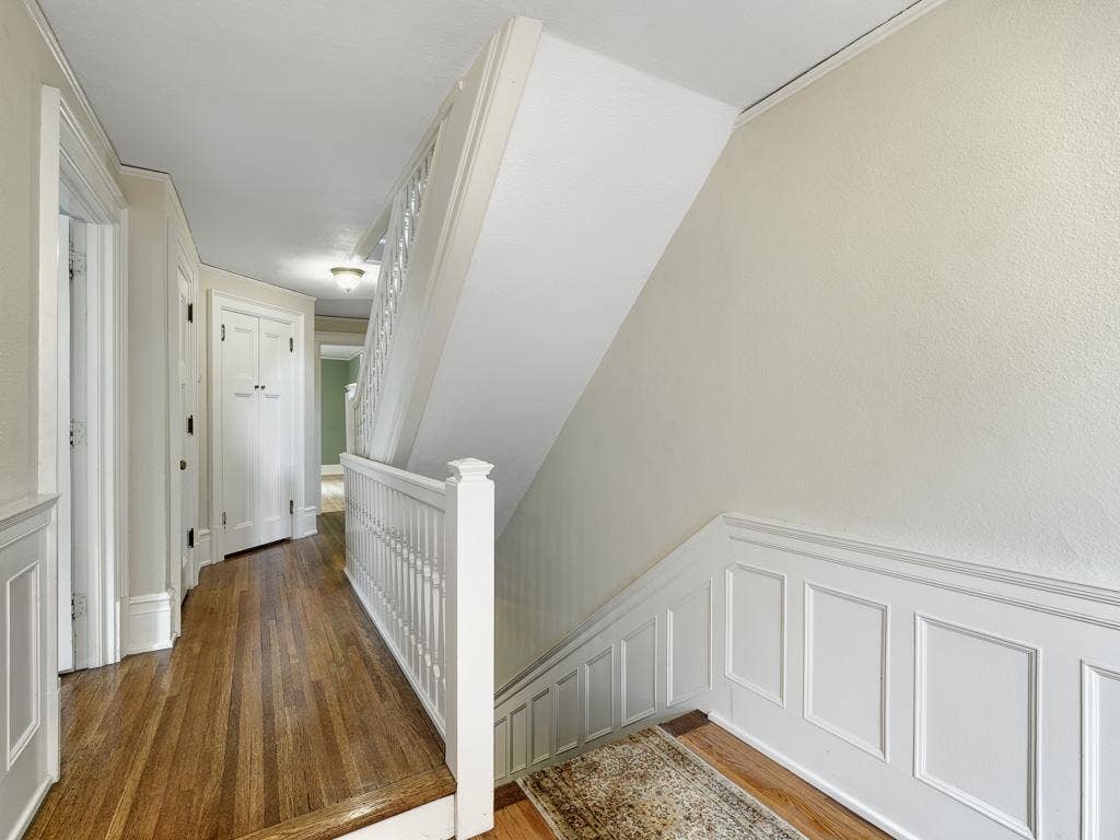 754 Linwood Avenue, 100, Saint Paul, MN 55105 25 - Landing.jpg