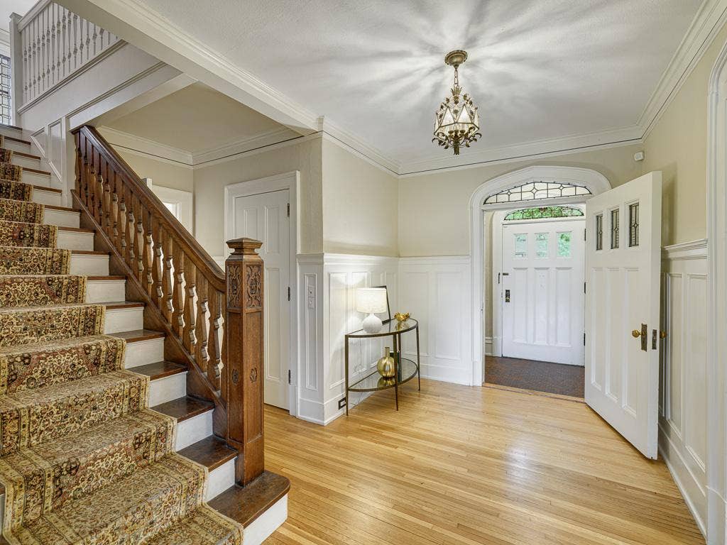 754 Linwood Avenue, 100, Saint Paul, MN 55105 7 - Foyer.jpg
