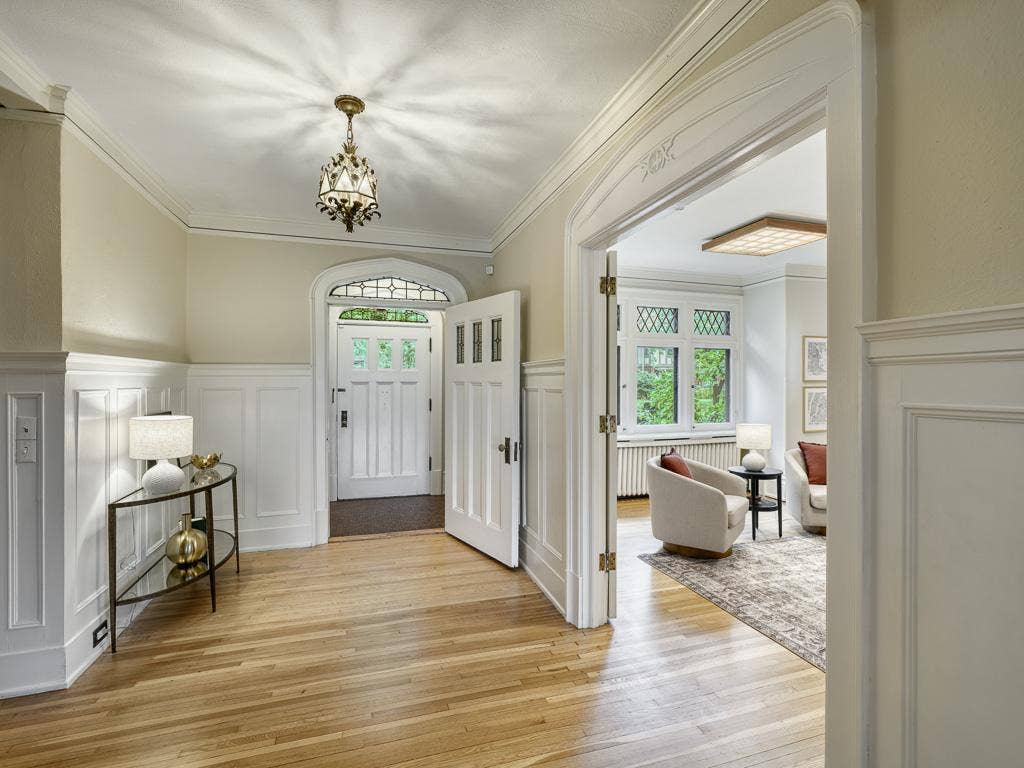 754 Linwood Avenue, 100, Saint Paul, MN 55105 8 - Foyer.jpg