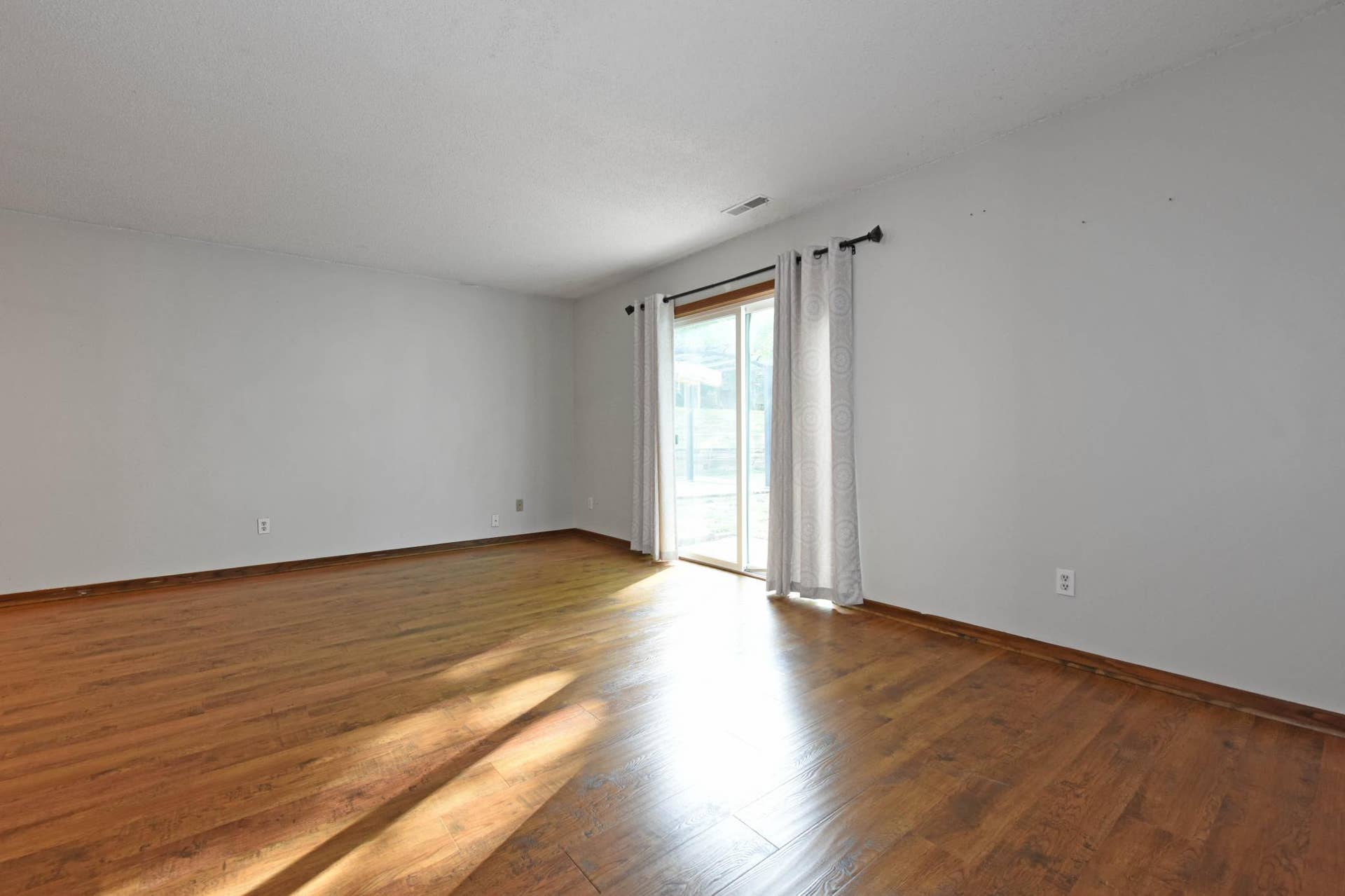 6781 Sherwood Road, Woodbury, MN 55125 6781 Sherwood 10.jpg