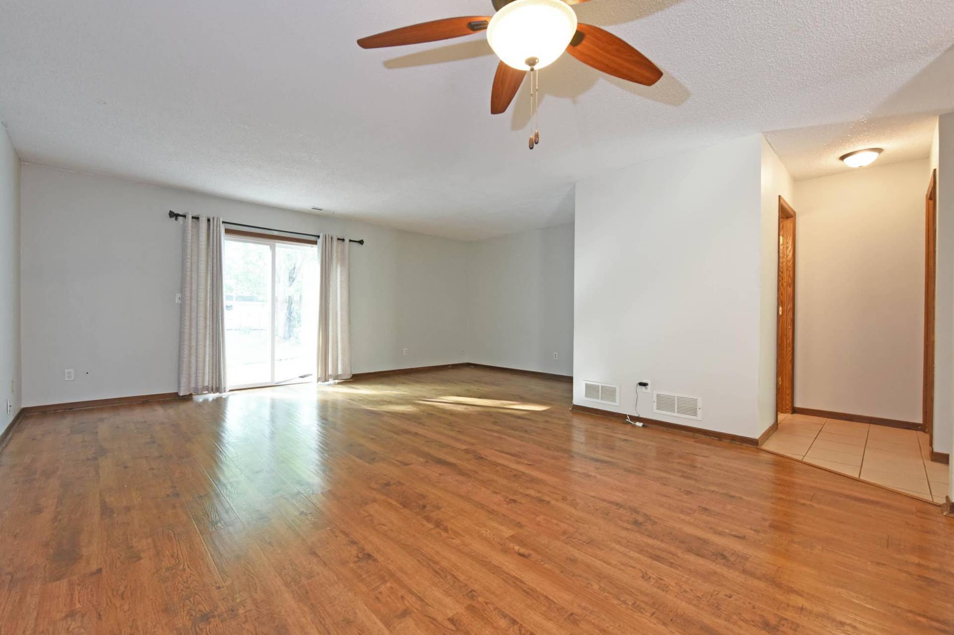 6781 Sherwood Road, Woodbury, MN 55125 6781 Sherwood 08.jpg