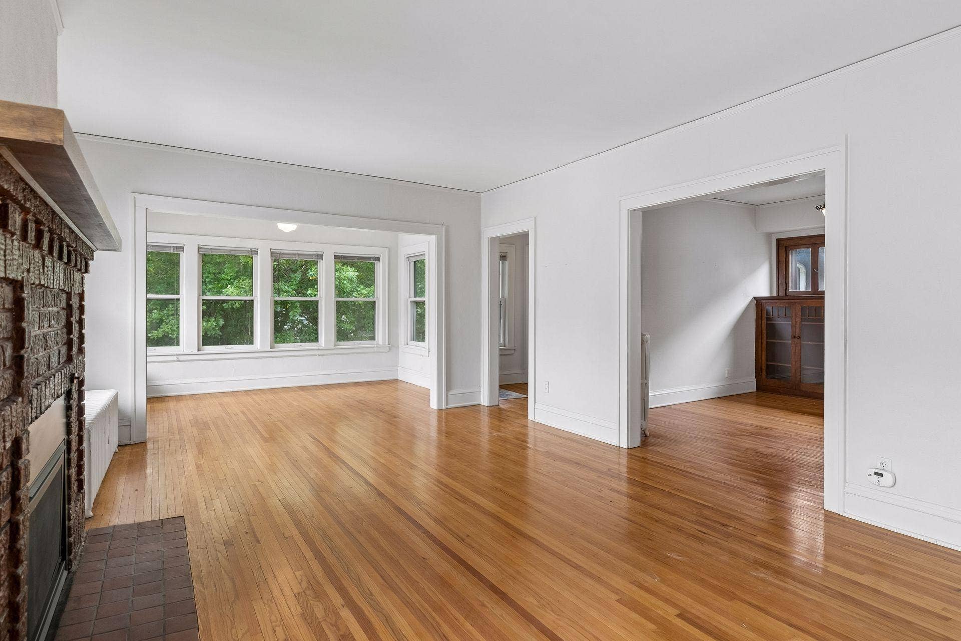 Bright and Sunny 2nd floor unit