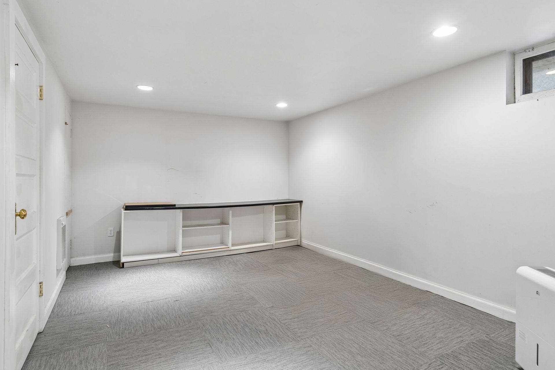 Shared bsmt space; new carpeting