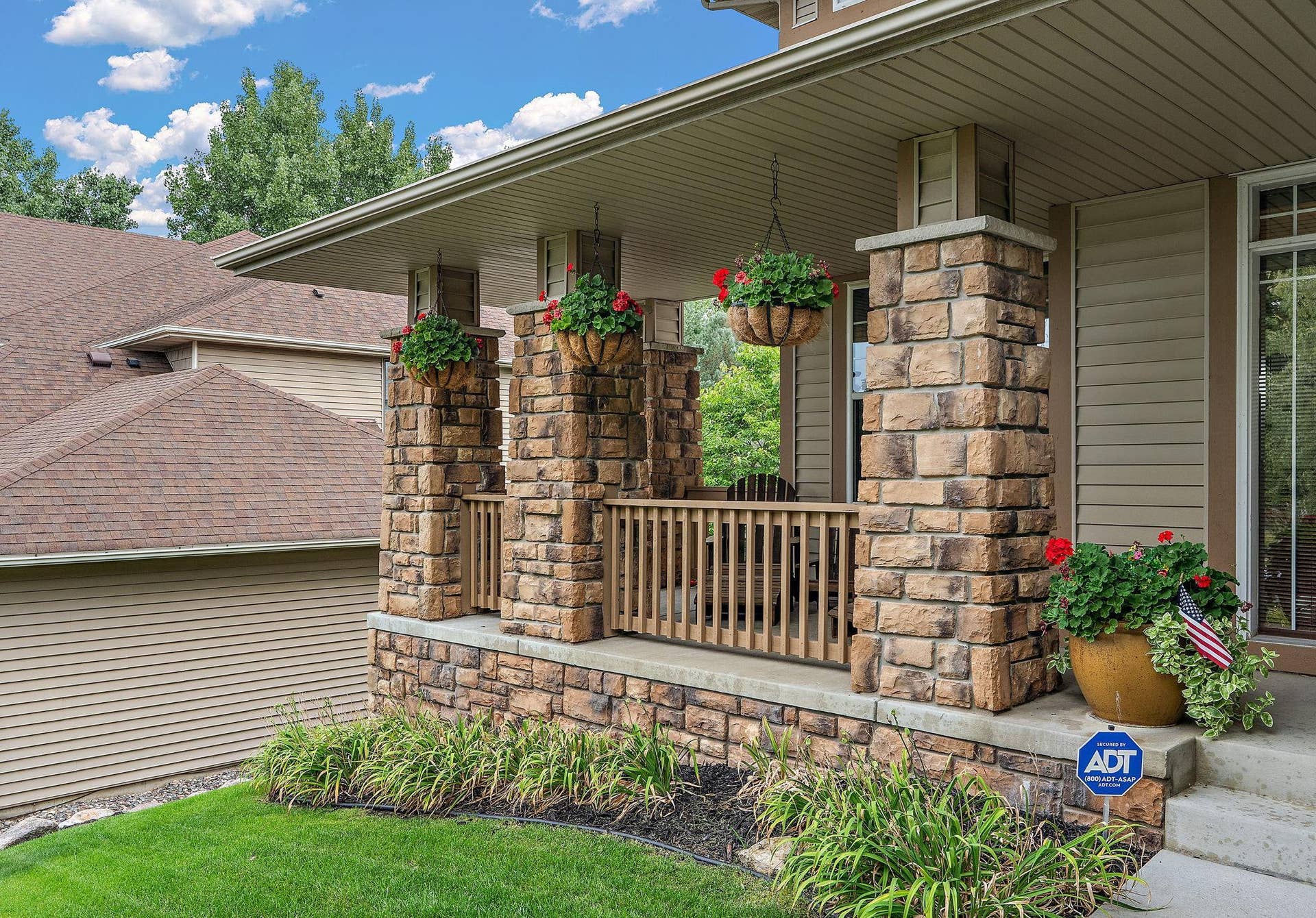 10742 Maple Boulevard, Woodbury, MN 55129 27-web-or-mls-UAV Vision Media (17).jpg