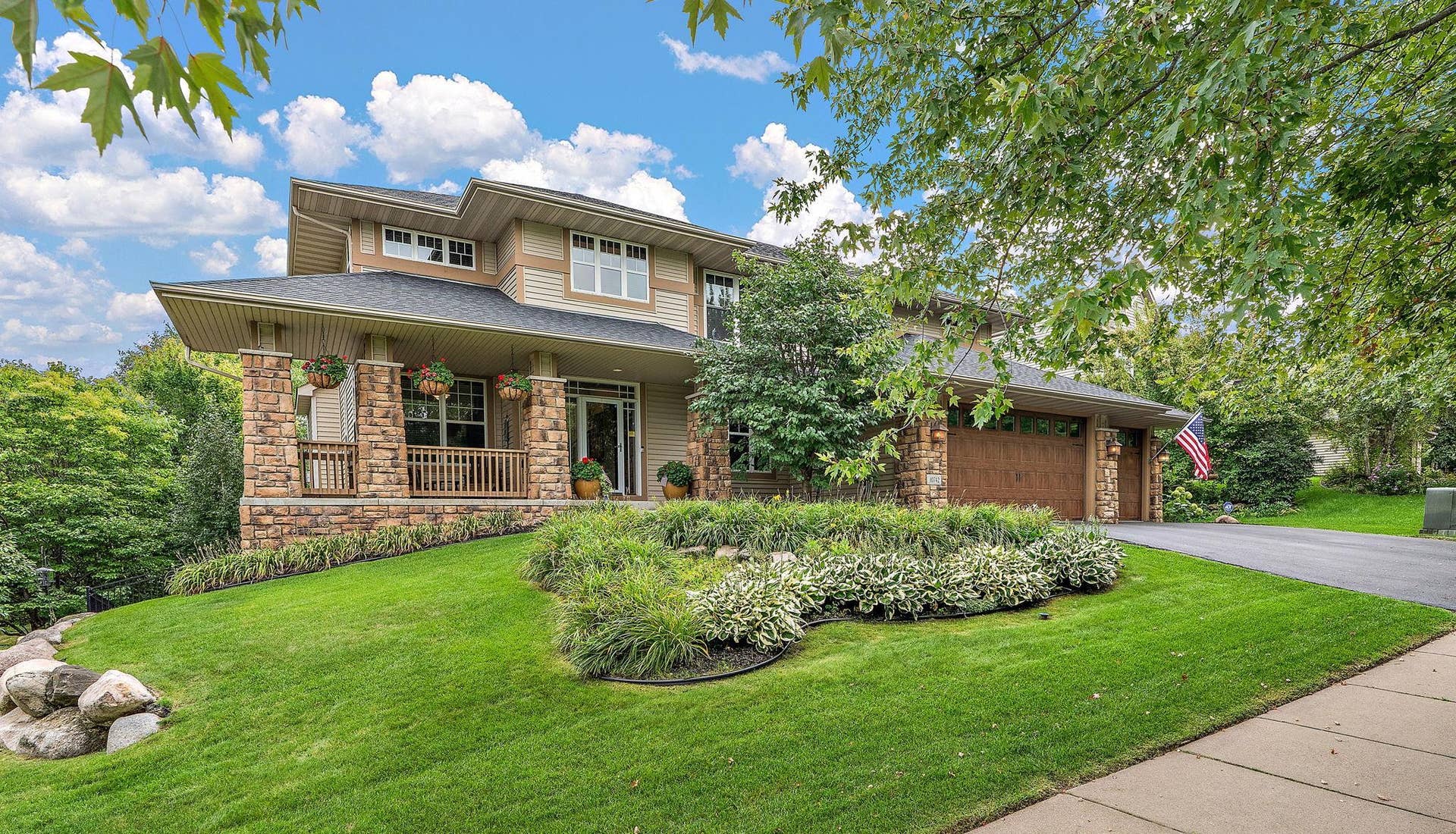 10742 Maple Boulevard, Woodbury, MN 55129 22-web-or-mls-UAV Vision Media (15).jpg