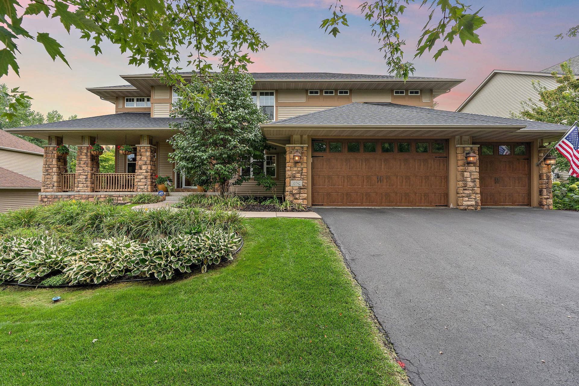 10742 Maple Boulevard, Woodbury, MN 55129 24-web-or-mls-UAV Vision Media (82).jpg