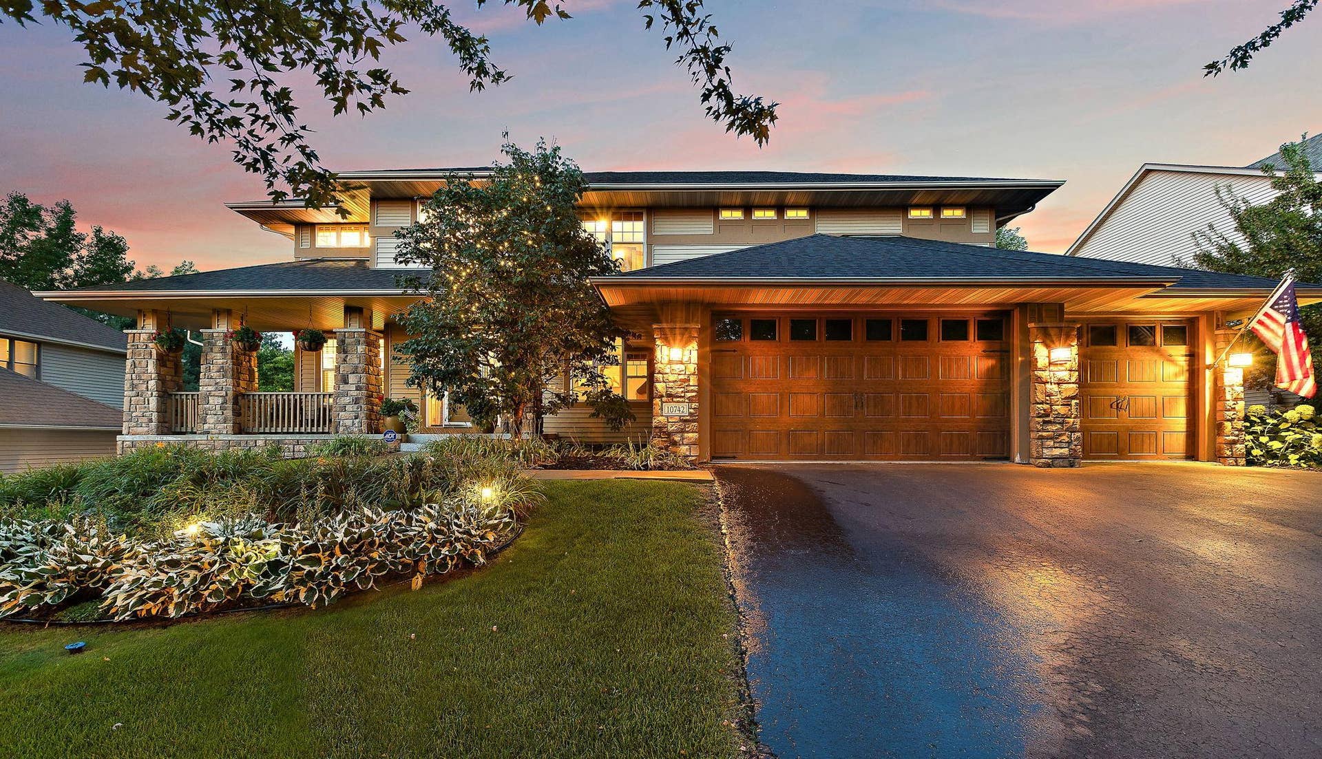 10742 Maple Boulevard, Woodbury, MN 55129 10742 Maple Boulevard, Woodbury, MN 55129