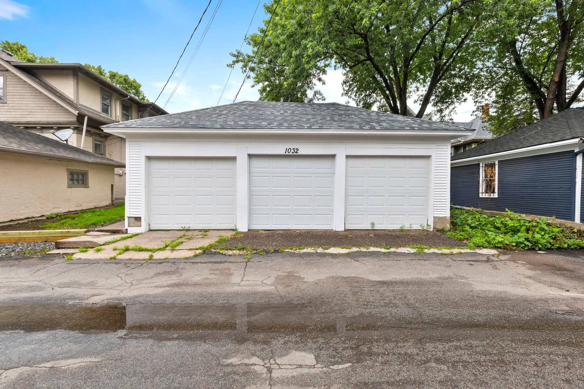 1032 Portland Avenue, 101, Saint Paul, MN 55104 Three car garage