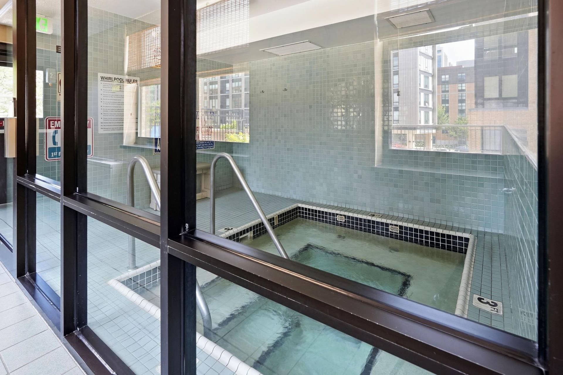 401 S 1st Street, #1103, 19, Minneapolis, MN 55401 Hot Tub