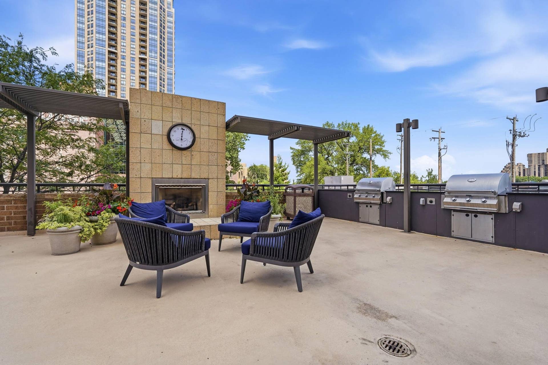 401 S 1st Street, #1103, 19, Minneapolis, MN 55401 Pool Deck with Fire Place, Plenty of Seating, and Grills