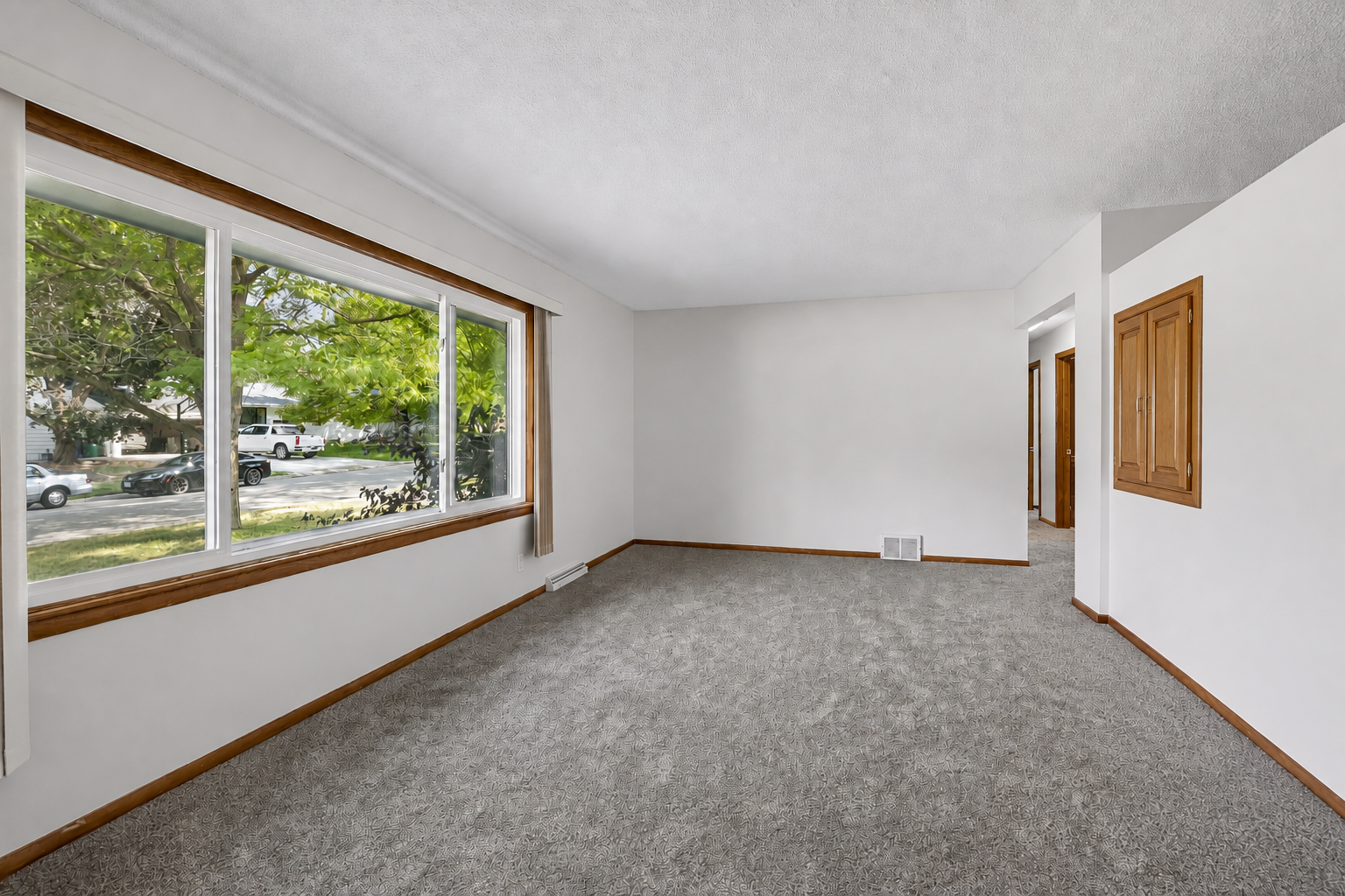 6324 Rolf Avenue, Edina, MN 55439 Living room