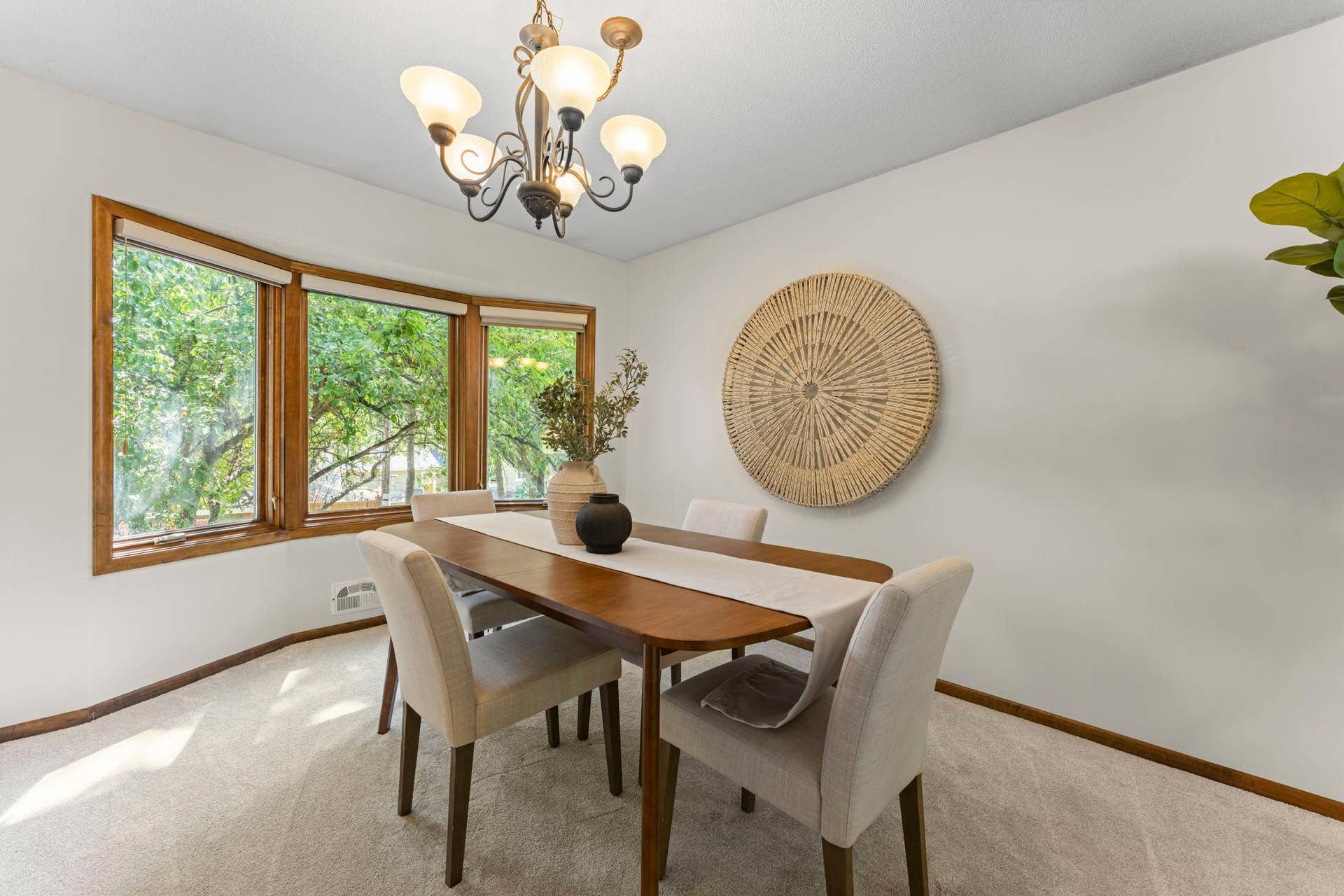 7181 Steepleview Road, Woodbury, MN 55125 The dining room has an adorable bump out window showing off the beautiful backyard. It's large enough to fit a table for 10!