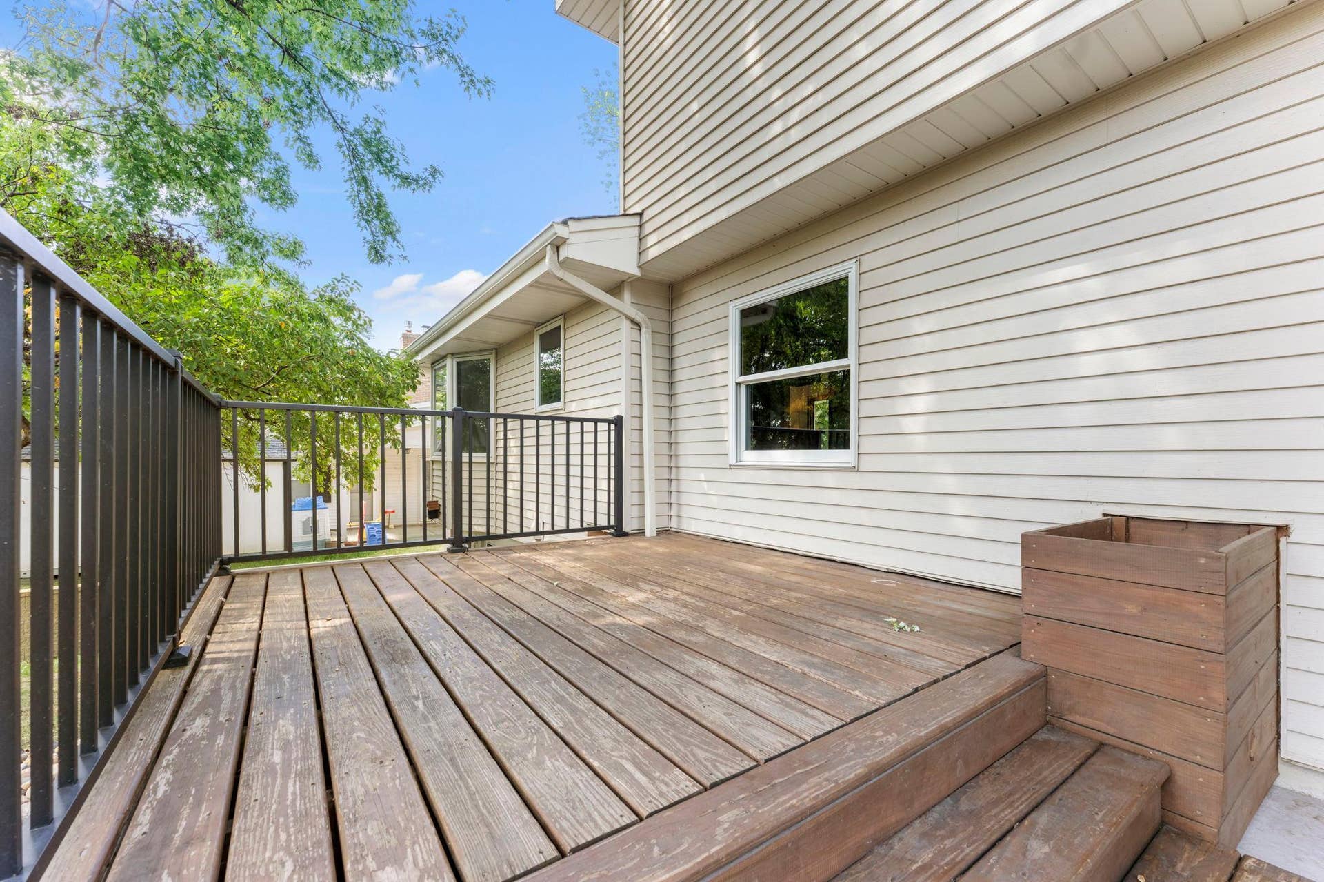 7181 Steepleview Road, Woodbury, MN 55125 Step outside to find an updated deck and TWO patios. Steel soffit, facia, and siding ensures a low maintenance exterior.