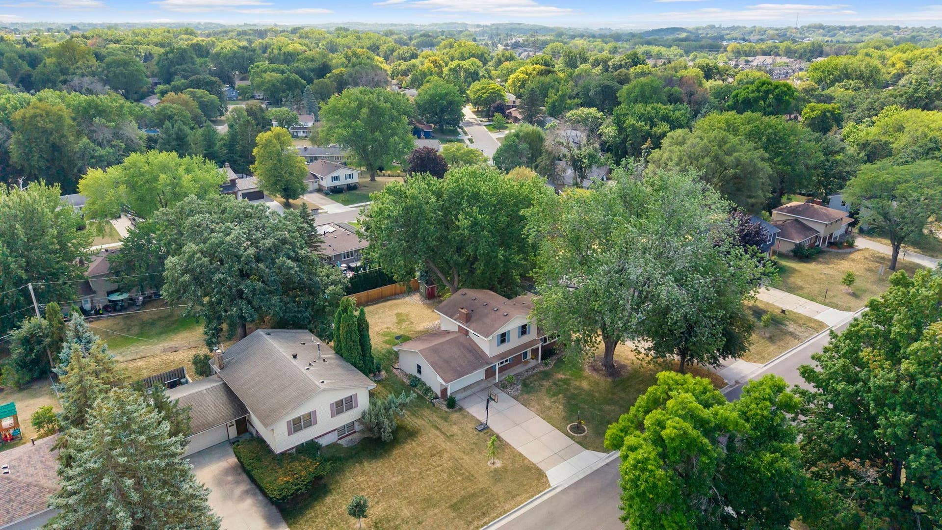 7181 Steepleview Road, Woodbury, MN 55125 Steepleview Road has amazing access to parks and miles of trails nearby!