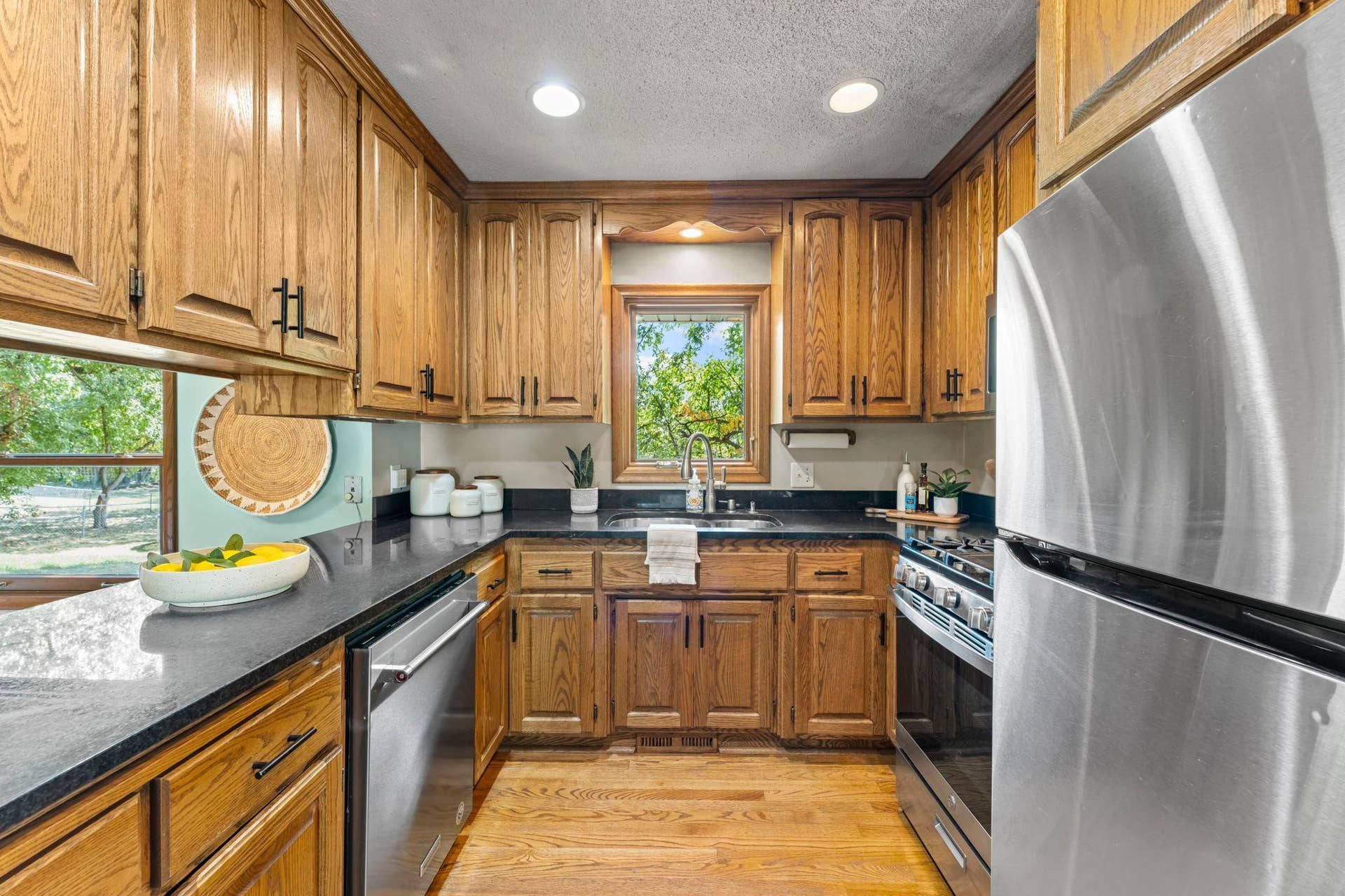 7181 Steepleview Road, Woodbury, MN 55125 The kitchen has classic natural oak woodwork along with an updated counter top, appliances, sink, and hardware.