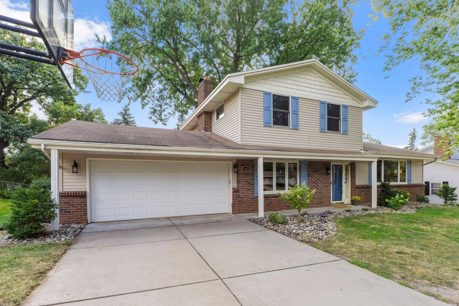 7181 Steepleview Road, Woodbury, MN 55125 The inviting front entrance has updated landscaping to welcome your guest with. Steel soffit, facia, and siding ensures a low maintenance exterior.