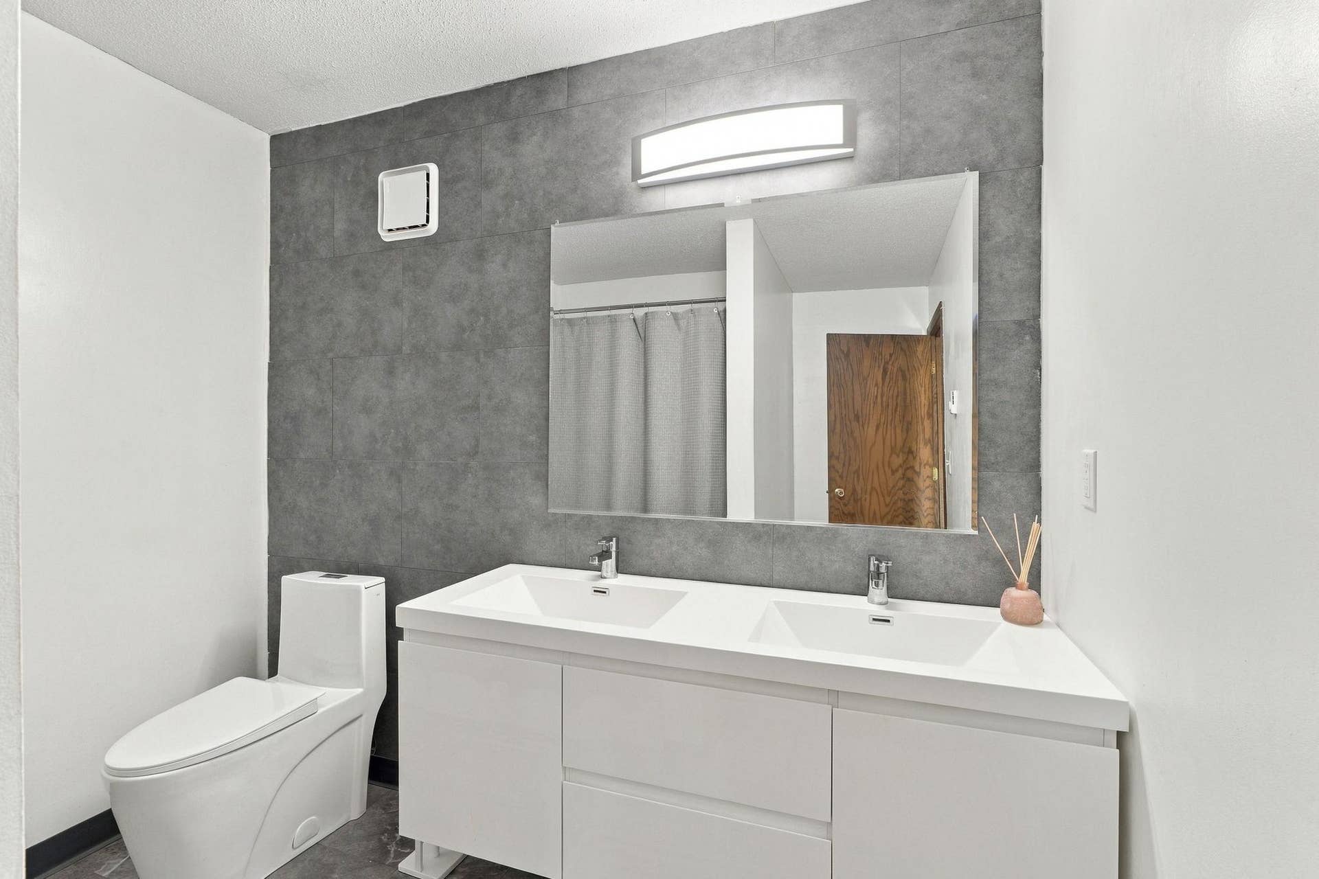 7294 Vista Court, Eden Prairie, MN 55346 Updated New bathroom