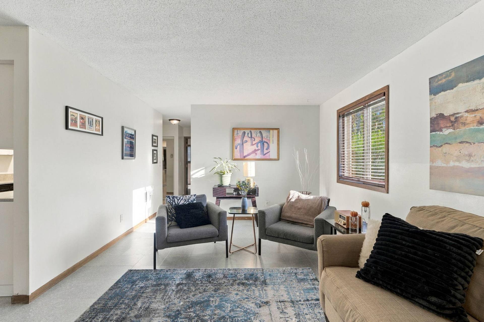 7294 Vista Court, Eden Prairie, MN 55346 Delightful Living Room
