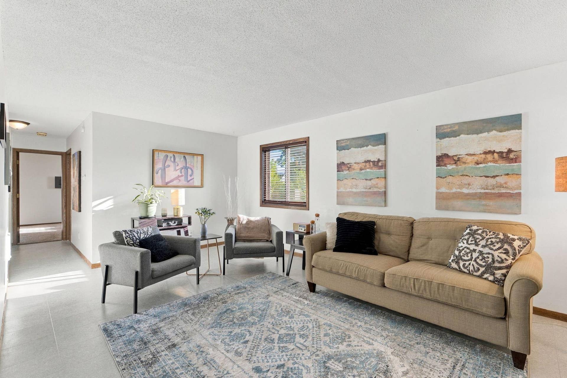 7294 Vista Court, Eden Prairie, MN 55346 Delightful Living Room