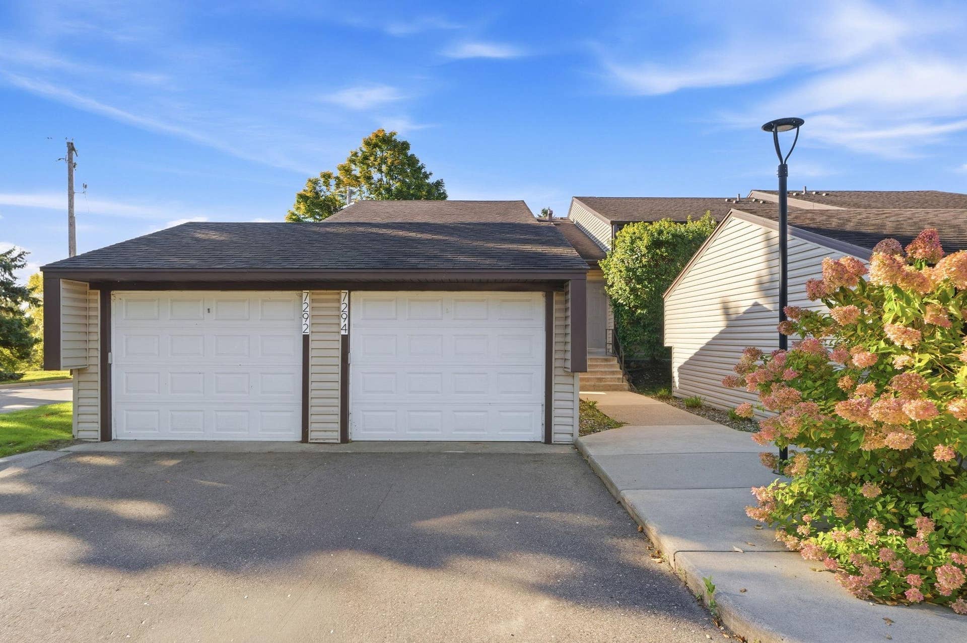 7294 Vista Court, Eden Prairie, MN 55346 Single Garage