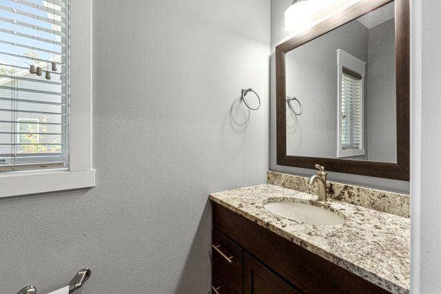 317 Oak Marsh Drive, Mankato, MN 56001 29 powder.jpg