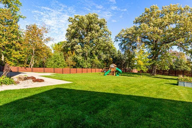 317 Oak Marsh Drive, Mankato, MN 56001 6_5 back.jpg