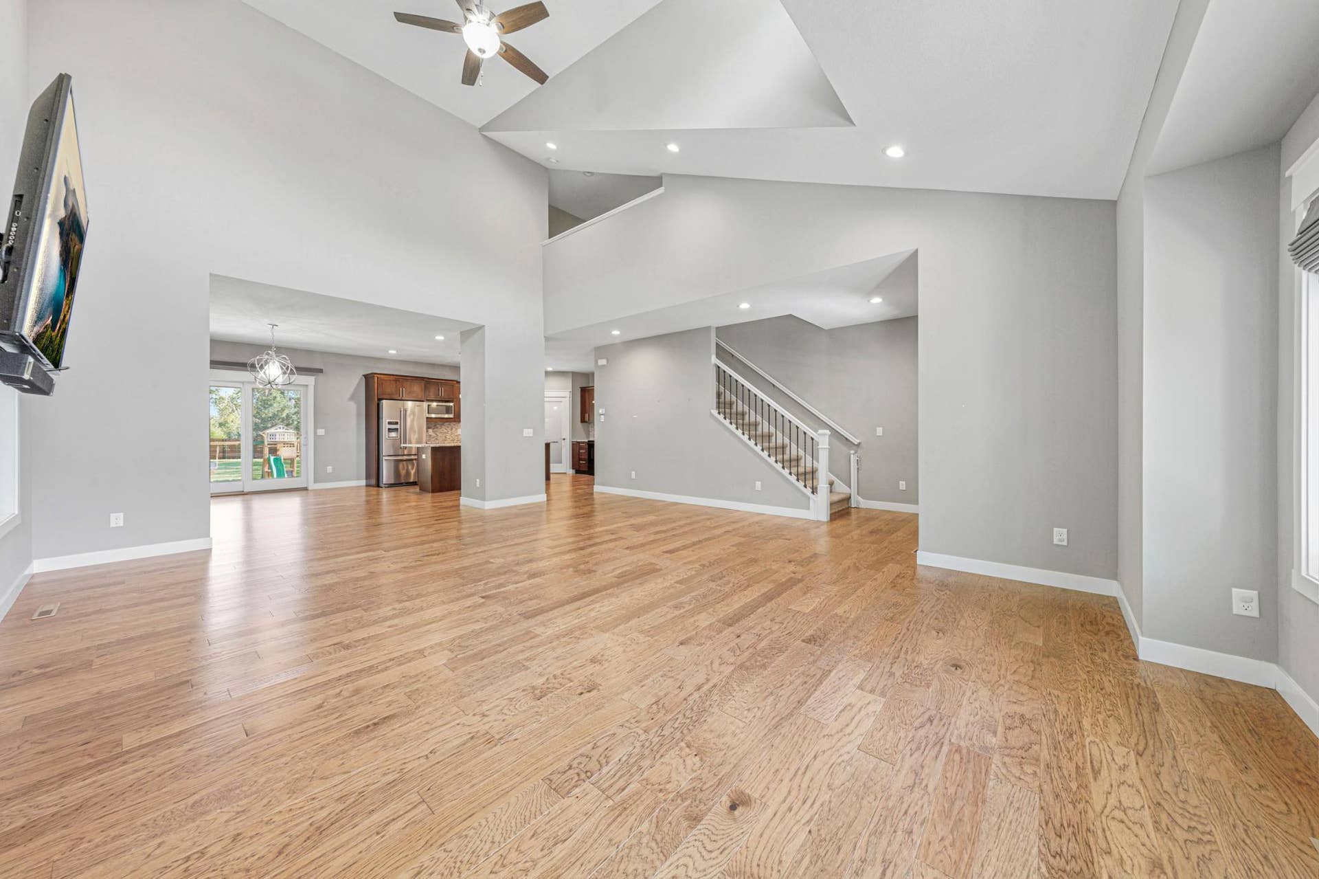 317 Oak Marsh Drive, Mankato, MN 56001 17 living.jpg