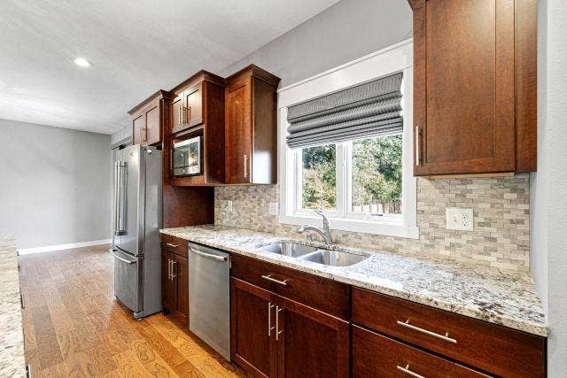 317 Oak Marsh Drive, Mankato, MN 56001 26 kitchen.jpg